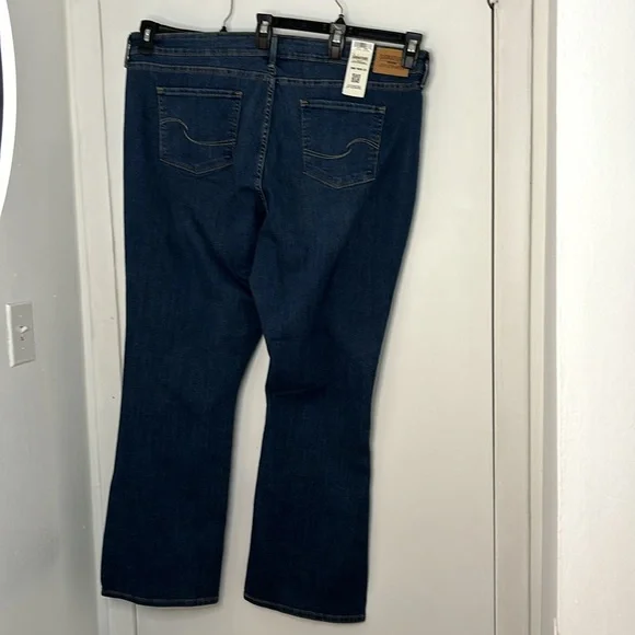 Plus Size Jeans - Picture 5 of 6